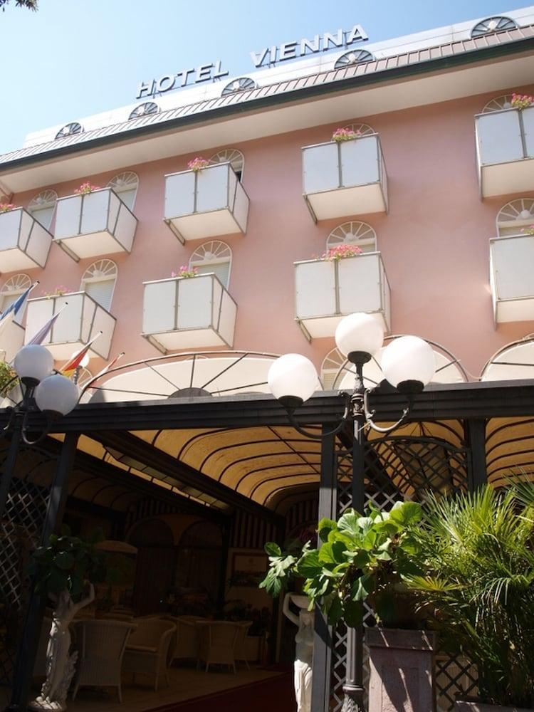 Hotel Vienna Ostenda E Ristorante Il Danubio Rimini Dış mekan fotoğraf