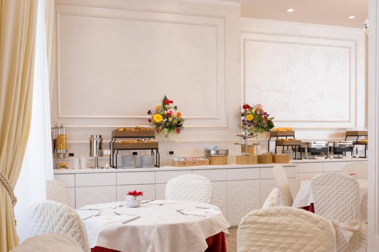 Hotel Vienna Ostenda E Ristorante Il Danubio Rimini Dış mekan fotoğraf