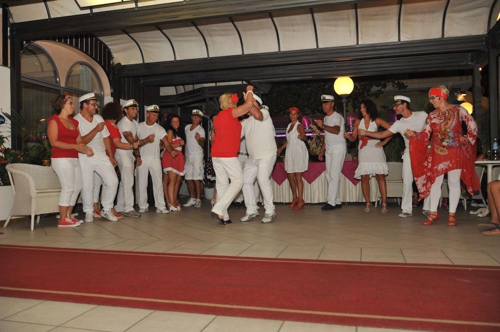 Hotel Vienna Ostenda E Ristorante Il Danubio Rimini Dış mekan fotoğraf