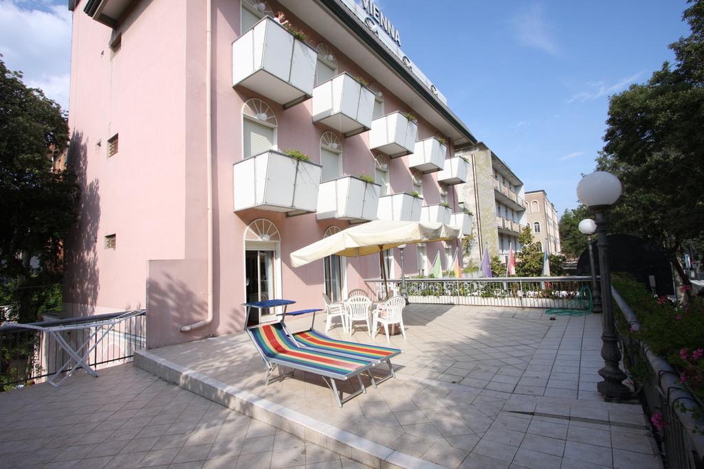Hotel Vienna Ostenda E Ristorante Il Danubio Rimini Dış mekan fotoğraf