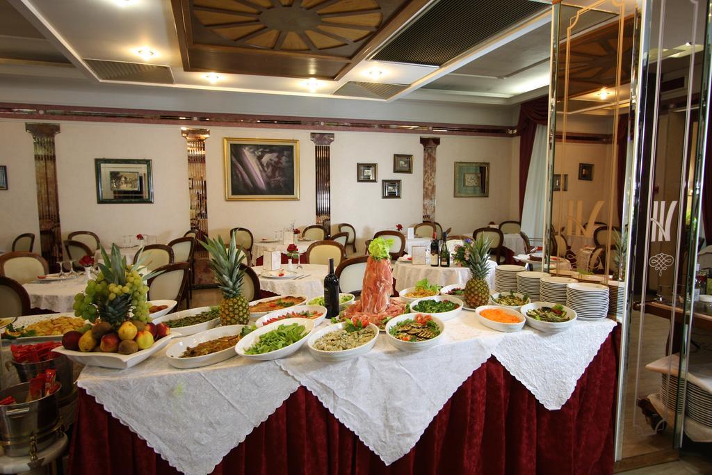 Hotel Vienna Ostenda E Ristorante Il Danubio Rimini Dış mekan fotoğraf